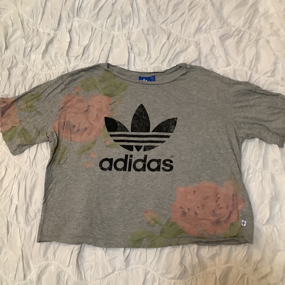 Adidas Loose Flower Croped Graphic Tee. - Picture 1 of 3
